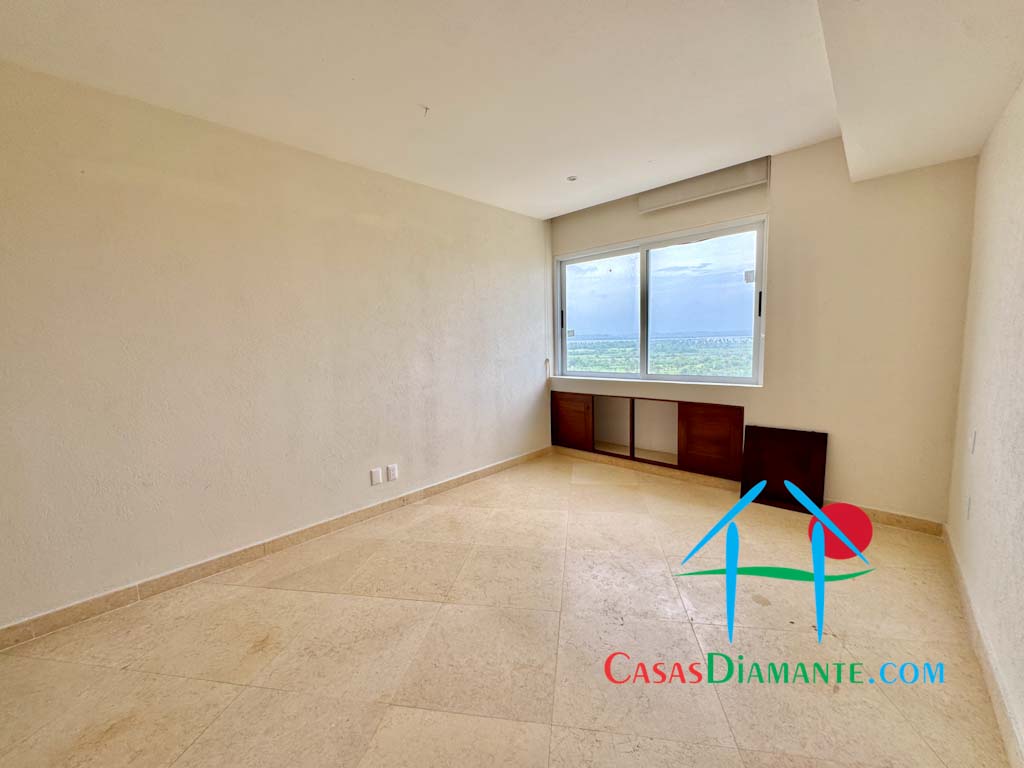 Playamar Tres Cantos T2 802 - Recámara cinco 3